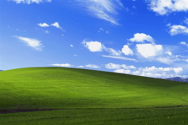 WinXP经典壁纸拍摄地14年后变样：蓝天白云还在 绿地没了